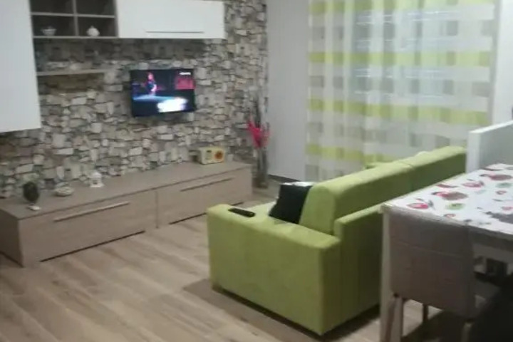 Room 2 of 10