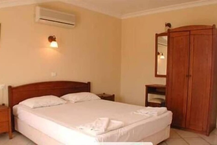 Room 4 of 31