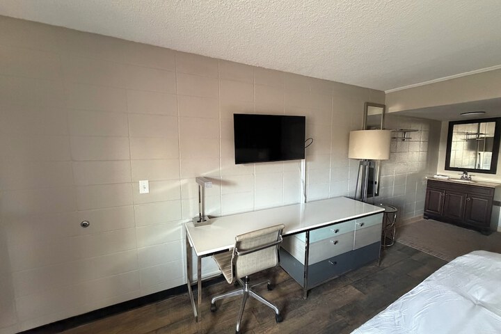Room 3 of 9
