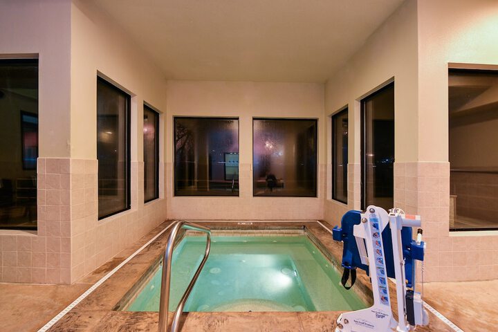 Indoor spa tub