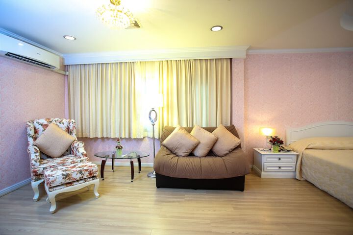 Room 12 of 71