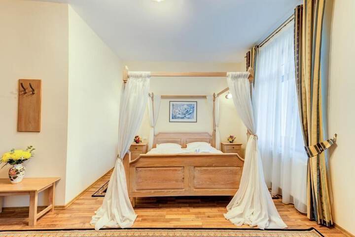 Room 5 of 90