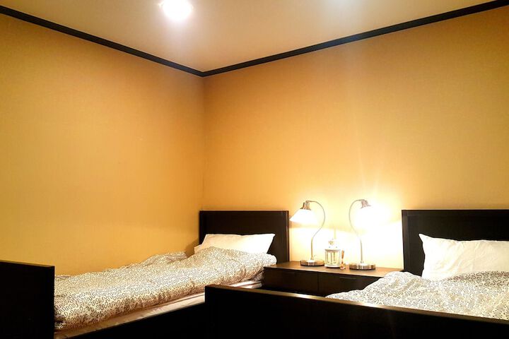 Room 10 of 77