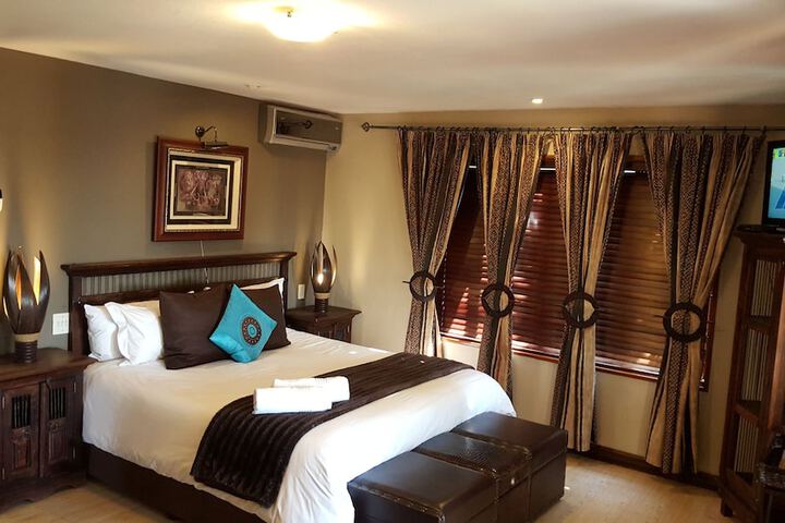 Room 8 of 90