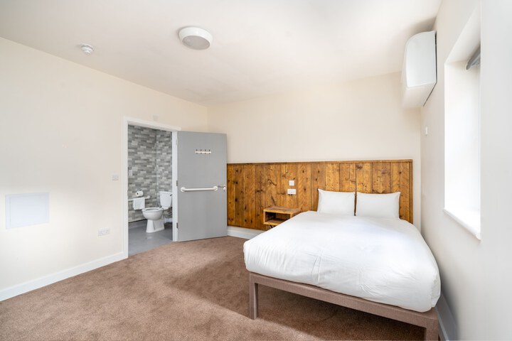 Room 6 of 25