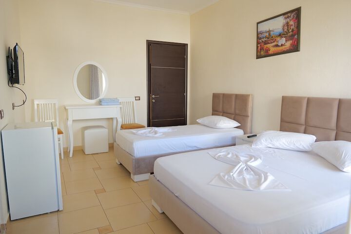 Room 3 of 41