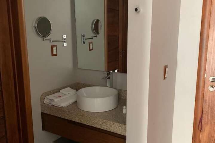 Room 20 of 64