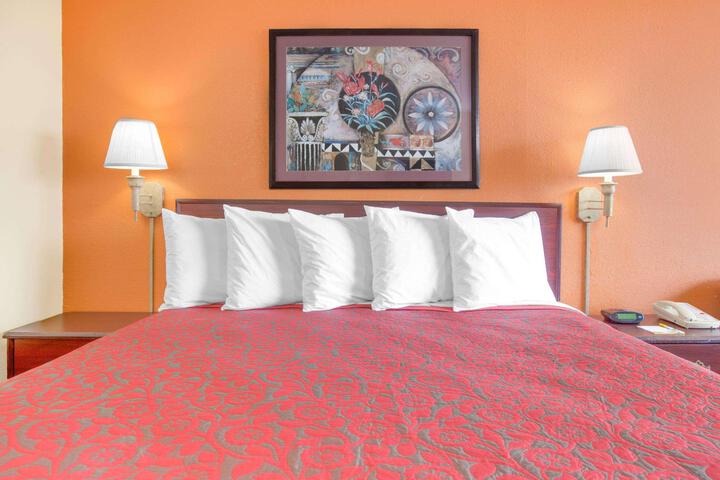 1 King Bed (2 of 10)