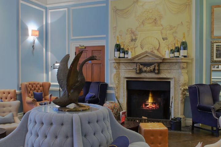 Lounge 53 of 70