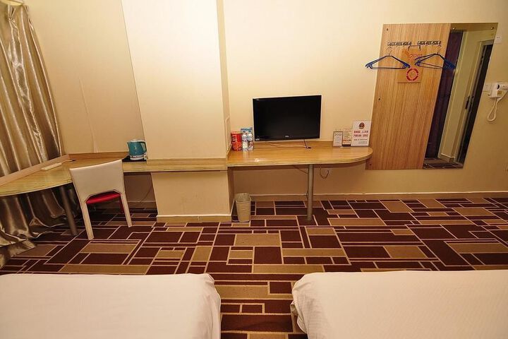 Room 13 of 90