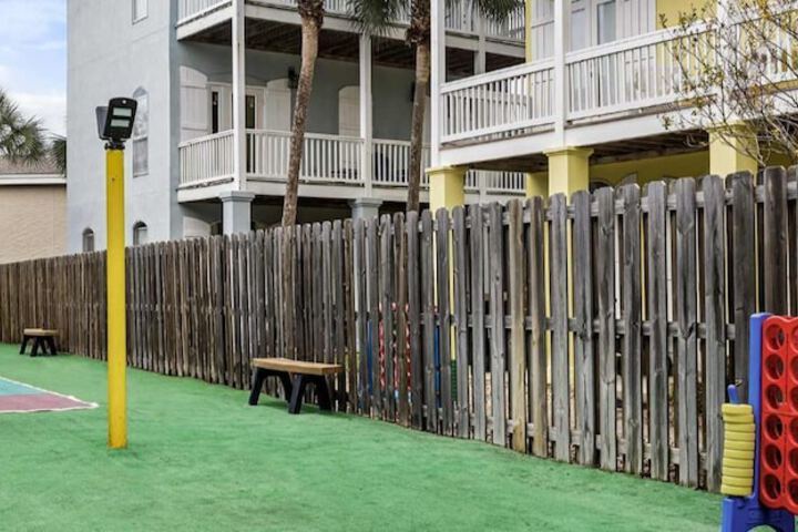 Hotel Exterior 10 of 15
