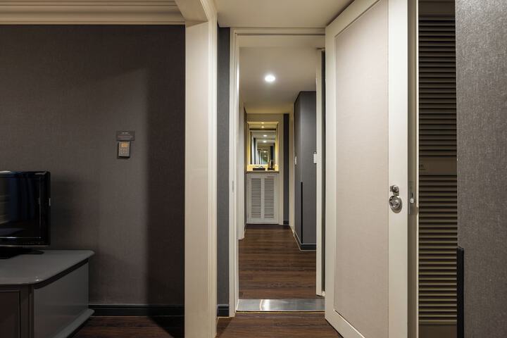 Room 14 of 65