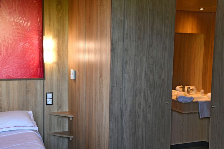 Room 9 of 38