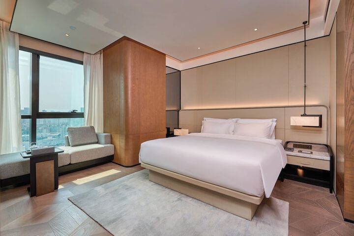 Room 11 of 24
