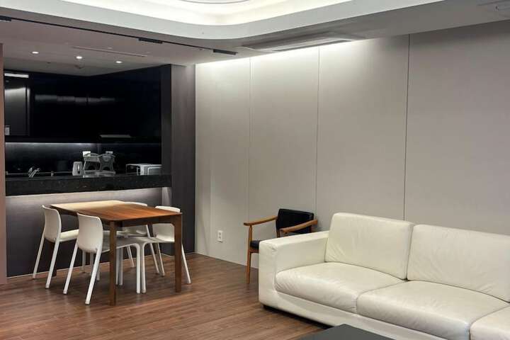 Room 52 of 86