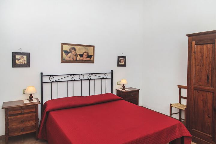Room 4 of 80