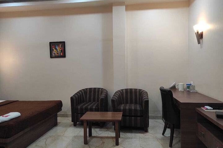 Room 2 of 16