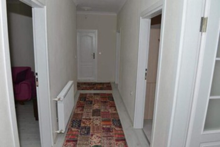 Room 13 of 33