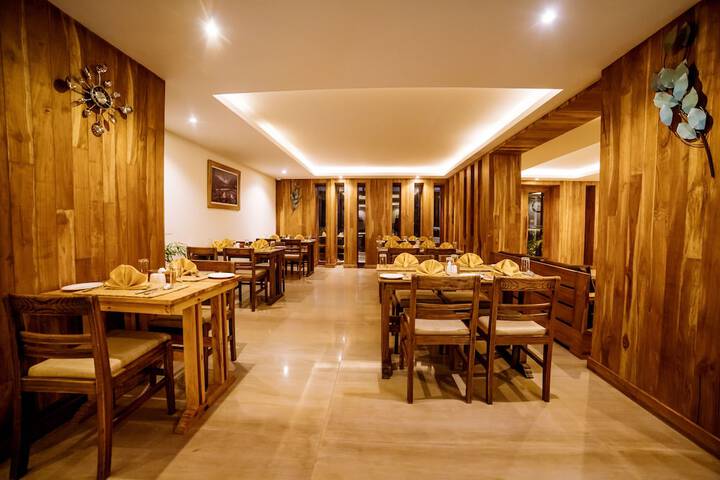 Dining 37 of 60