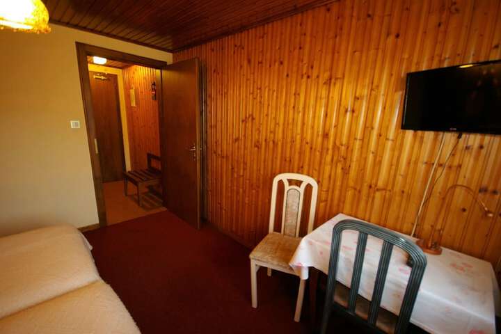 Room 10 of 42