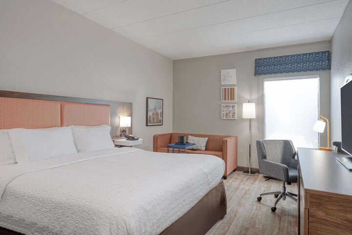 1 King Bed Accessible (2 of 13)