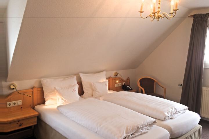 Room 6 of 24