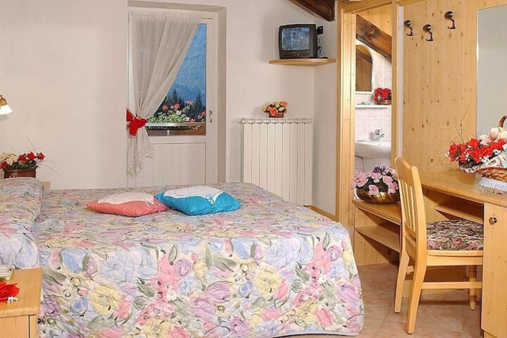 Room 4 of 51
