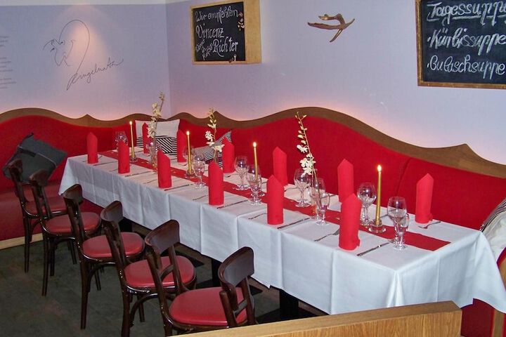Dining 28 of 38