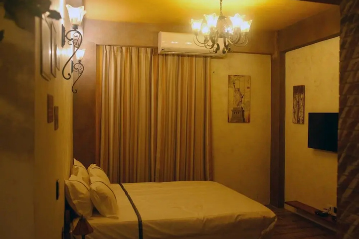Room 2 of 19