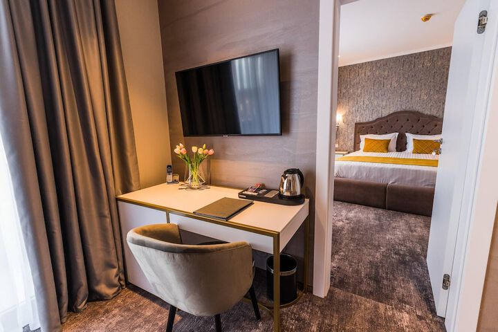 Room 4 of 41