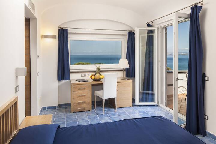 Room 26 of 122