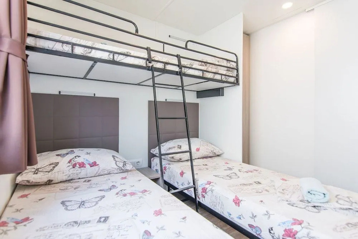 Room 4 of 13