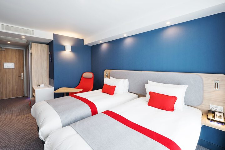 Room 9 of 31