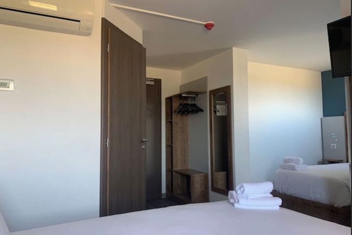 Room 4 of 49