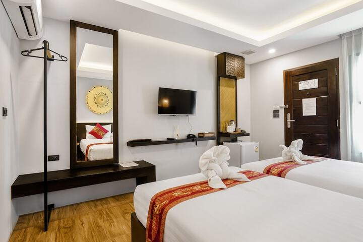 Room 13 of 44