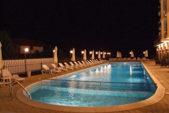 Pool 10 of 17