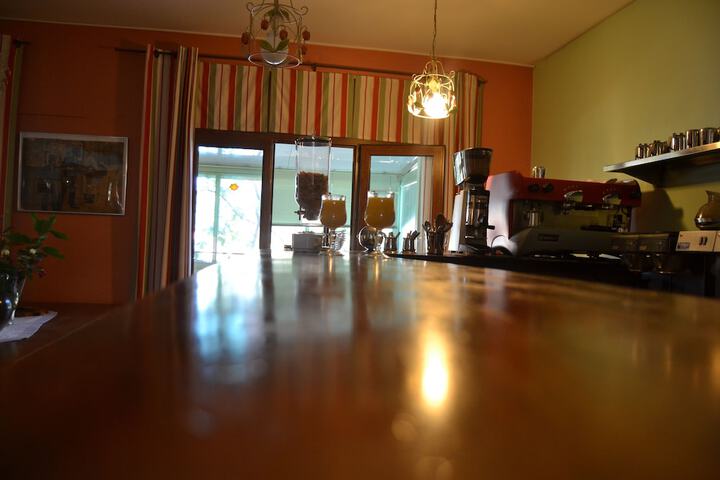 Lounge 26 of 34