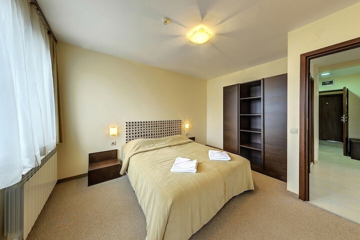 Room 11 of 68