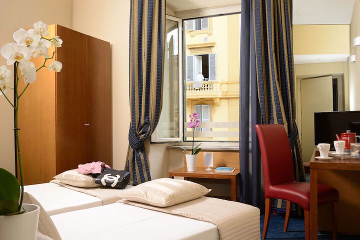 Room 9 of 39