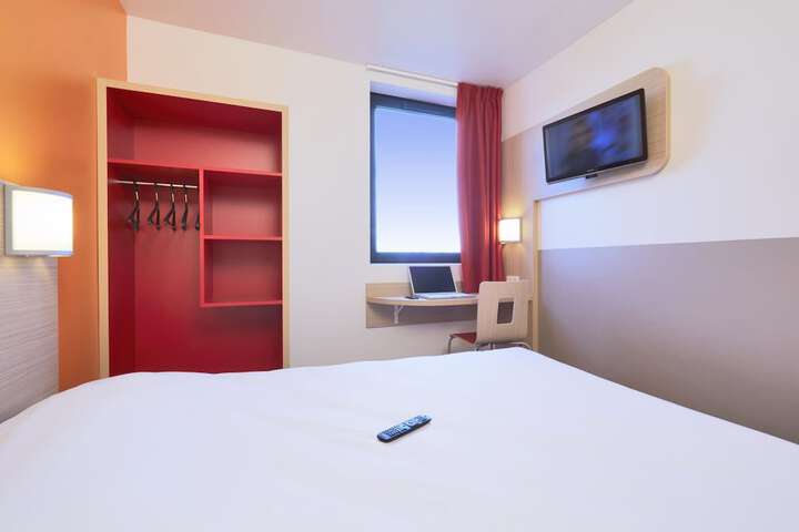 Room 13 of 34