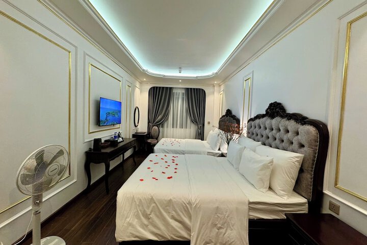 Room 43 of 165