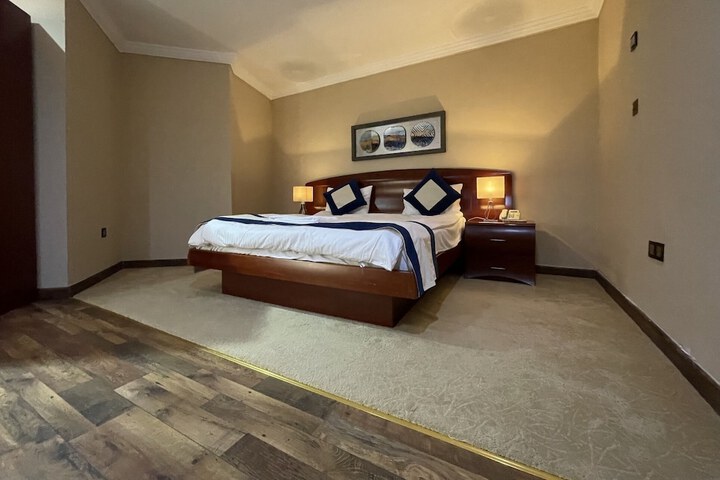 Room 17 of 34