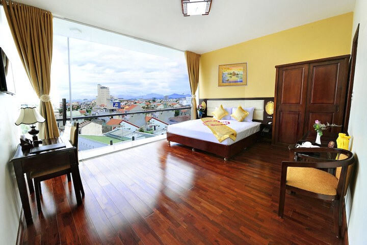 Room 3 of 33