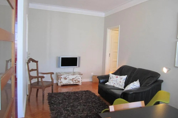 Room 2 of 9