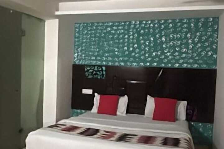 Room 9 of 11