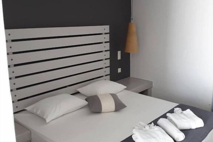 Room 6 of 44