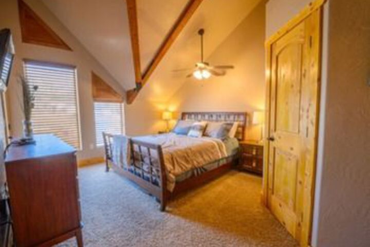 Room 9 of 18
