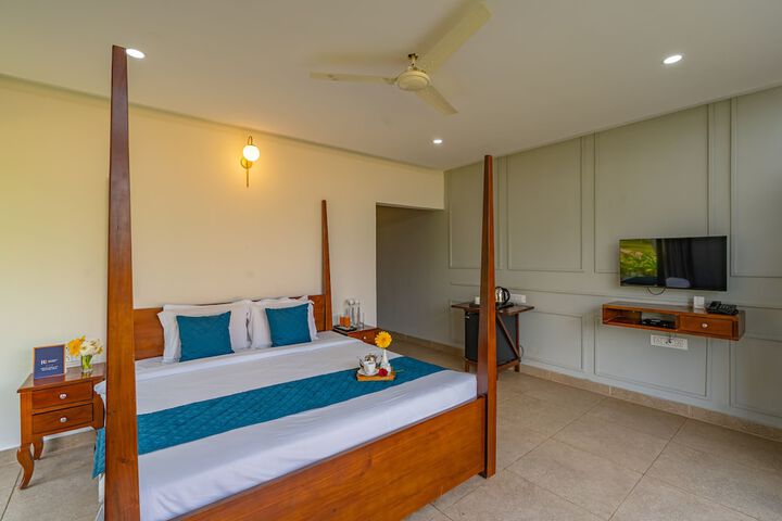 Room 8 of 33