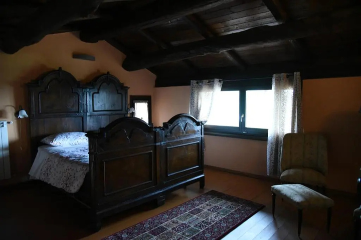 Room 3 of 18