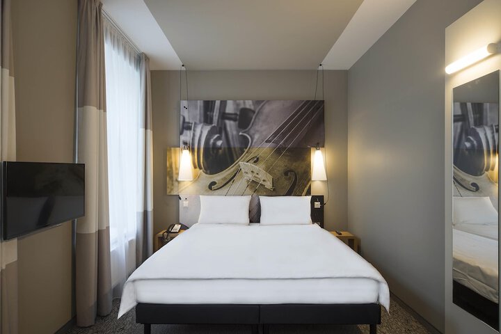 Room 18 of 50